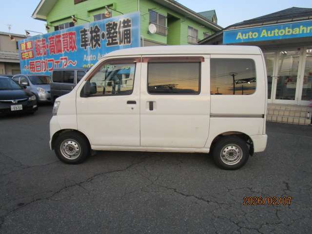 Daihatsu Hijet Cargo 4