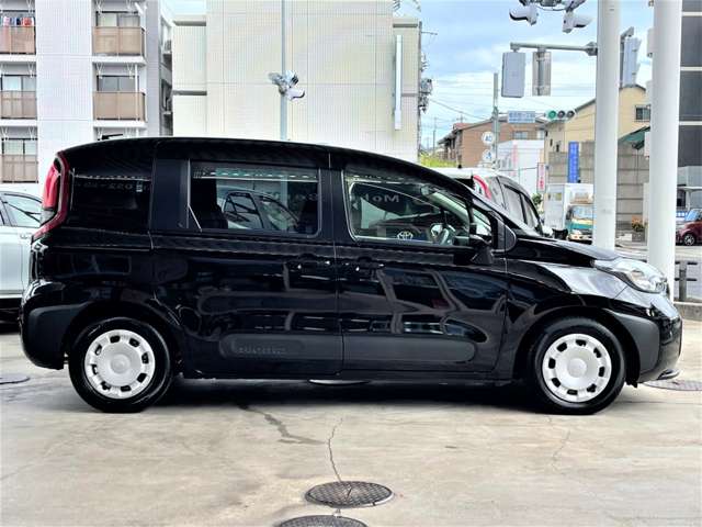 Toyota Sienta 10