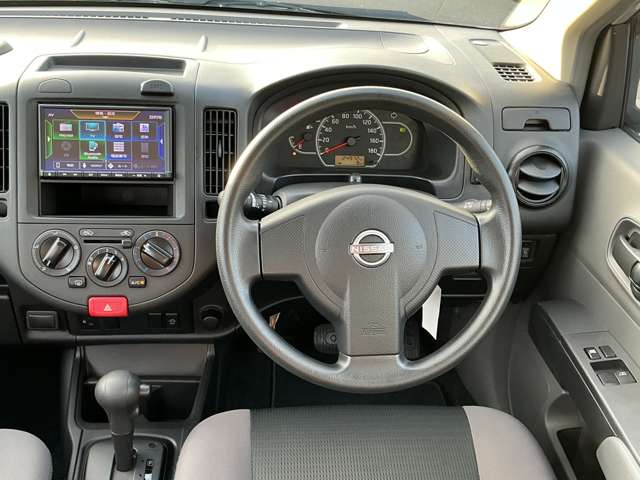 Nissan AD 5