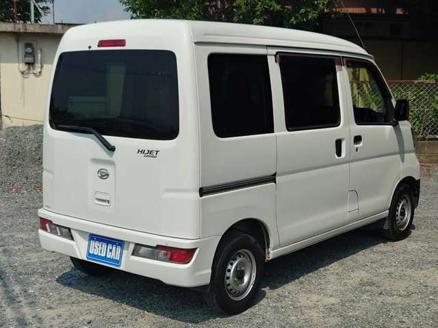 Daihatsu Hijet Cargo 6