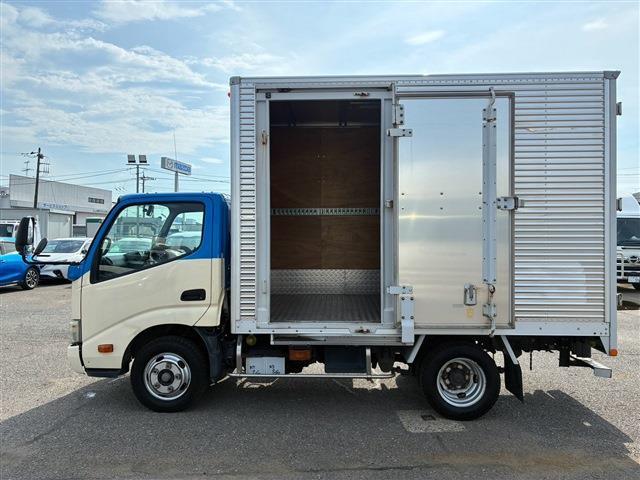 Hino Dutro 11