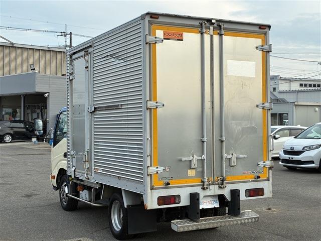 Hino Dutro 6