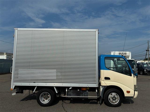 Hino Dutro 9