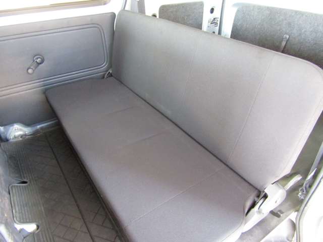 Daihatsu Hijet Cargo 8