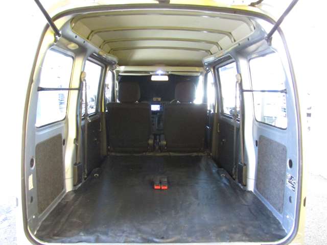 Daihatsu Hijet Cargo 10