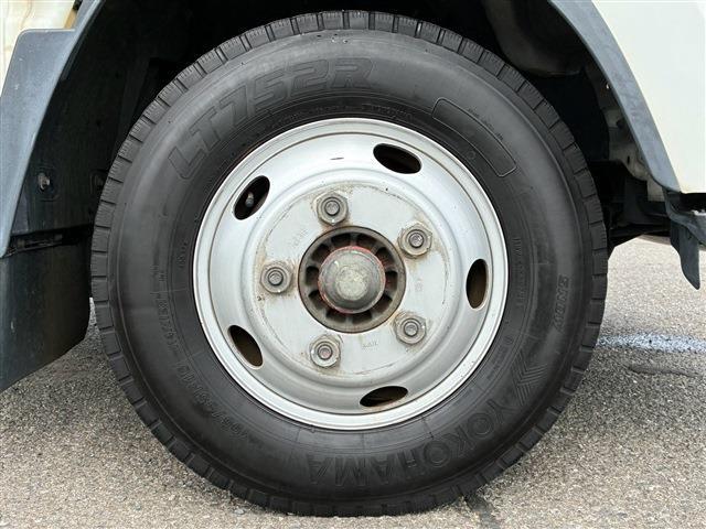 Isuzu Elf 12