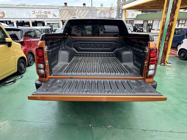 Mitsubishi Triton 11