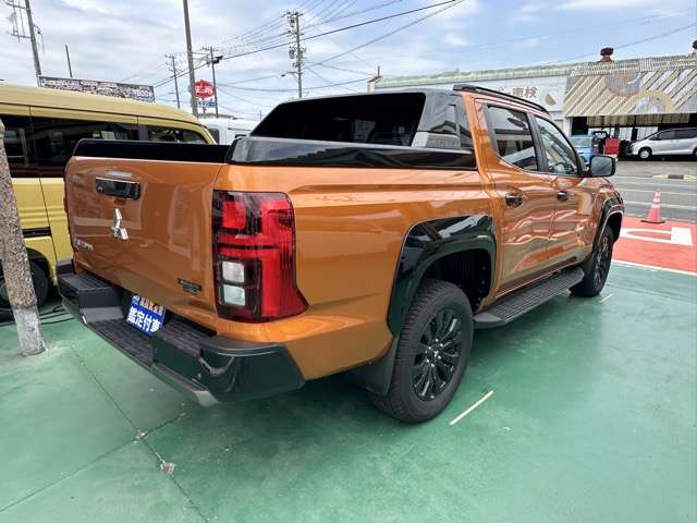 Mitsubishi Triton 12