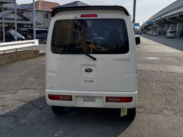 Daihatsu Hijet Cargo 4