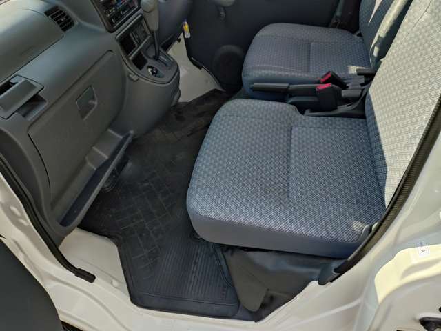 Daihatsu Hijet Cargo 7