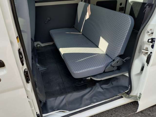 Daihatsu Hijet Cargo 9