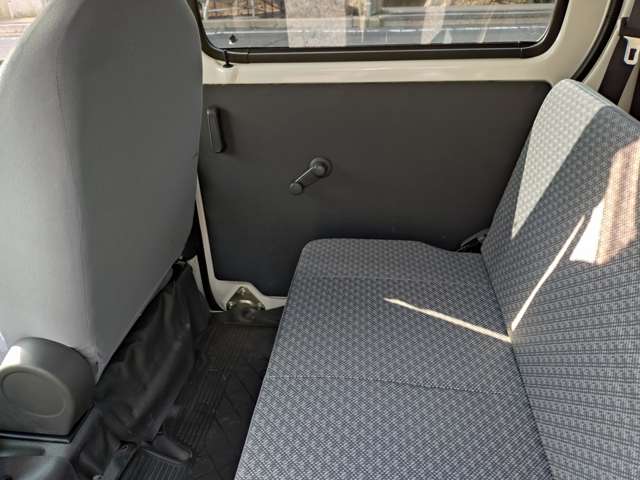 Daihatsu Hijet Cargo 10
