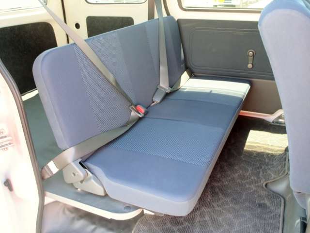 Daihatsu Hijet Cargo 9