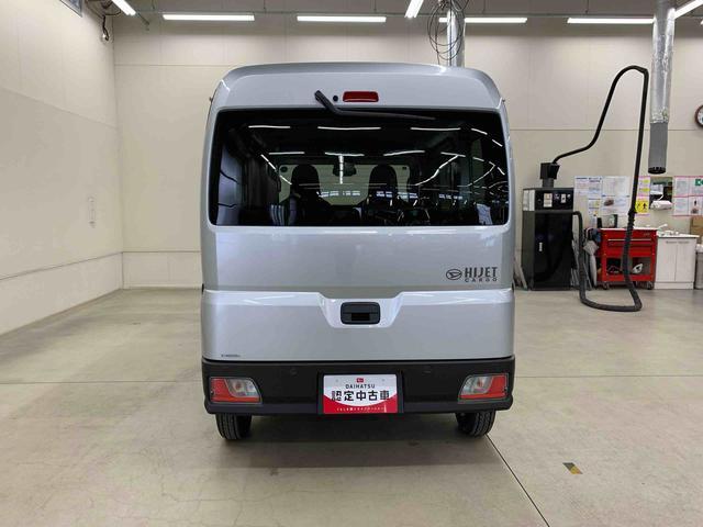 Daihatsu Hijet Cargo 6