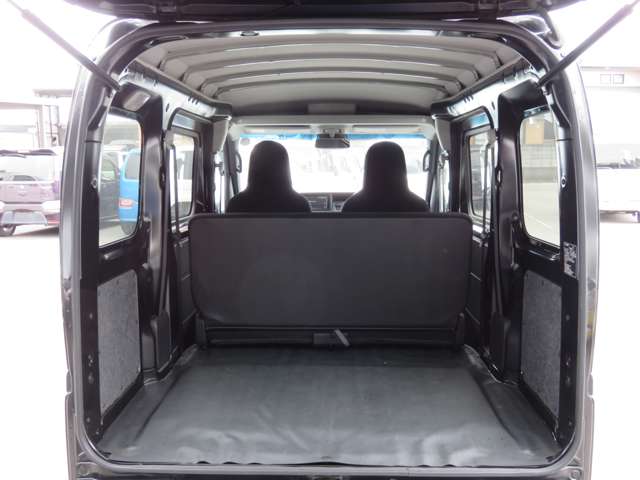 Daihatsu Hijet Cargo 11