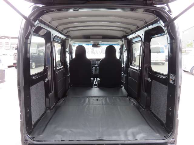 Daihatsu Hijet Cargo 12