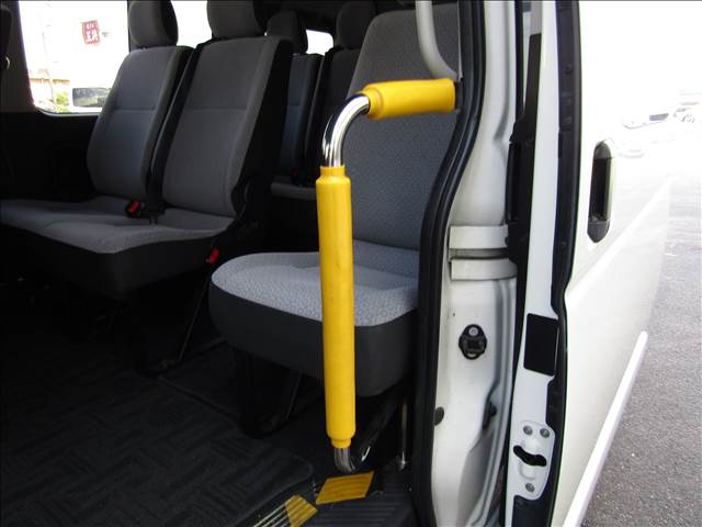 Toyota Hiace Commuter 11