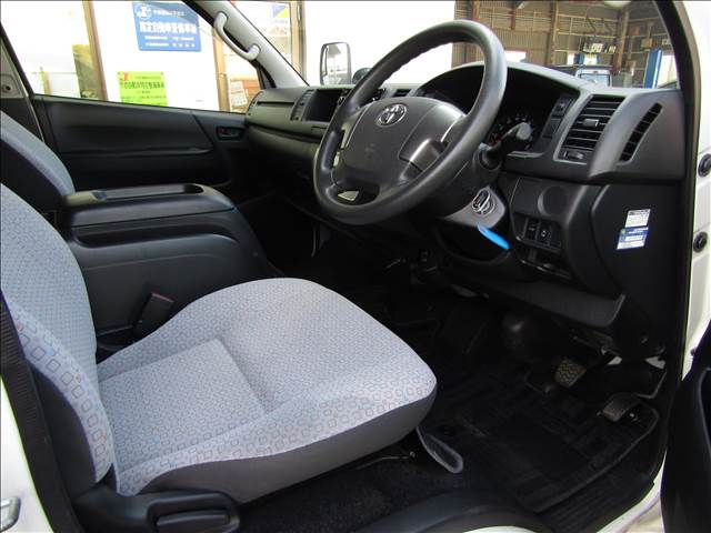 Toyota Hiace Commuter 12
