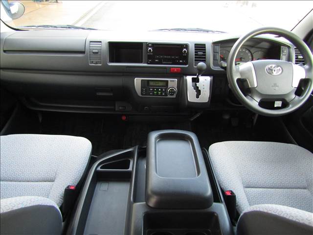 Toyota Hiace Commuter 2