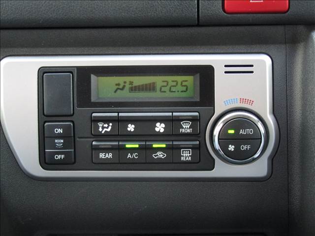 Toyota Hiace Commuter 5