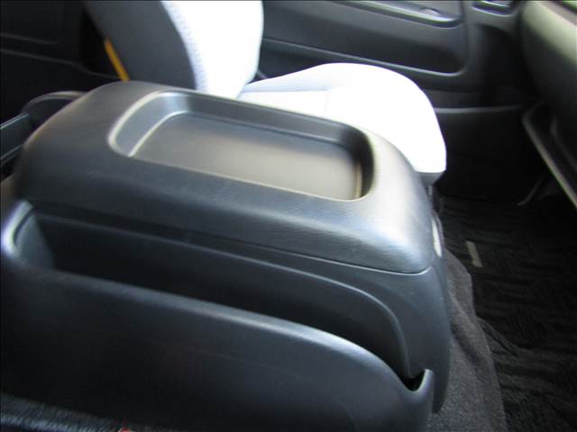 Toyota Hiace Commuter 8