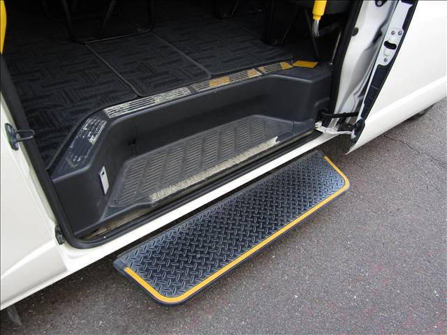 Toyota Hiace Commuter 9