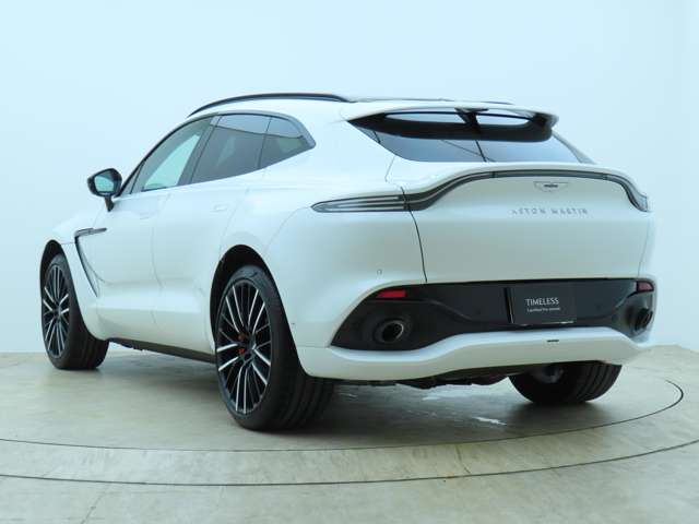 Aston Martin DBX 7