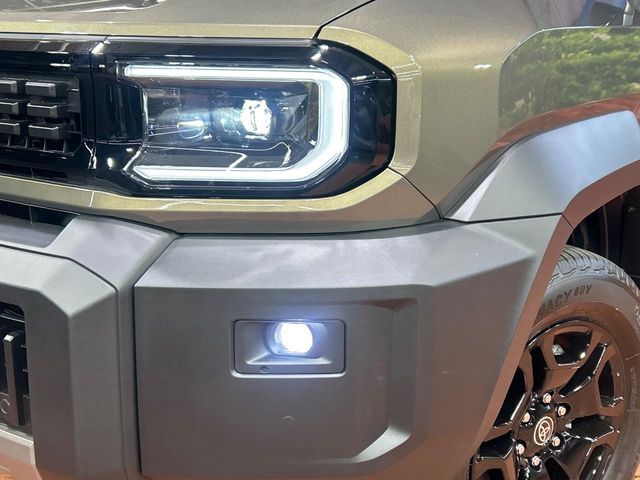 Toyota Land Cruiser FJ 12