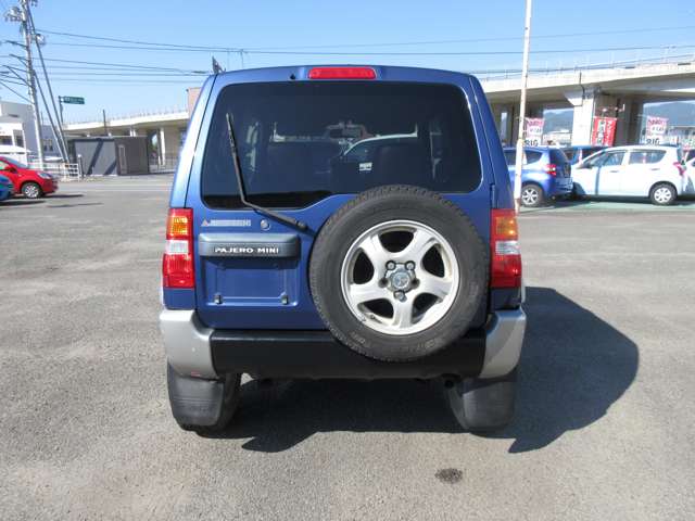 Mitsubishi Pajero Mini 4