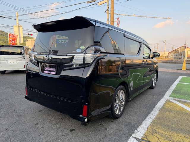 Toyota Vellfire 5