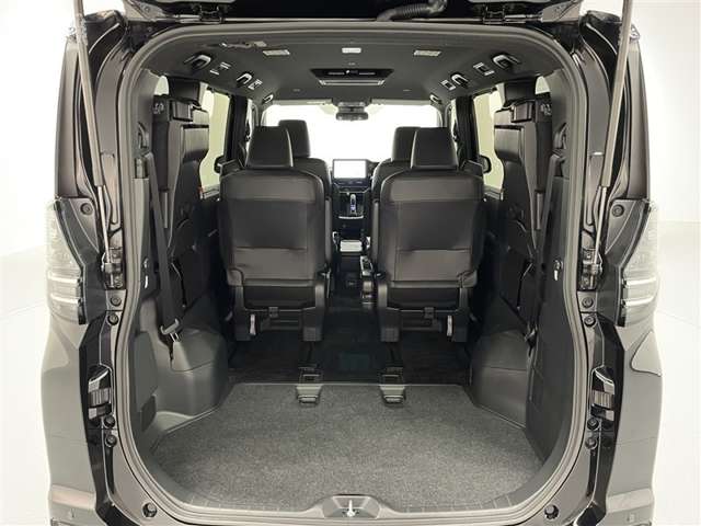 Toyota Voxy 11