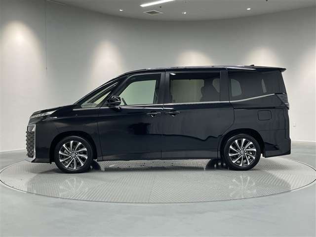 Toyota Voxy 8