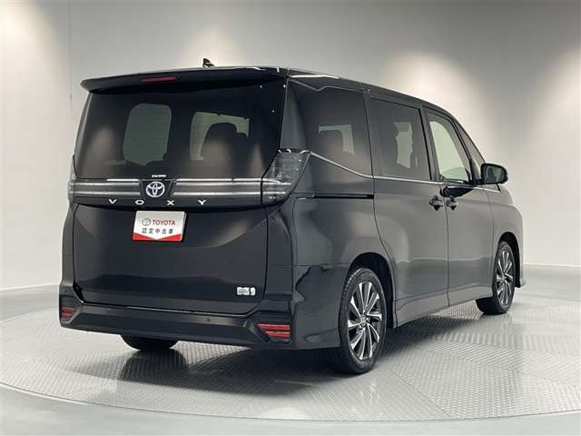 Toyota Voxy 9