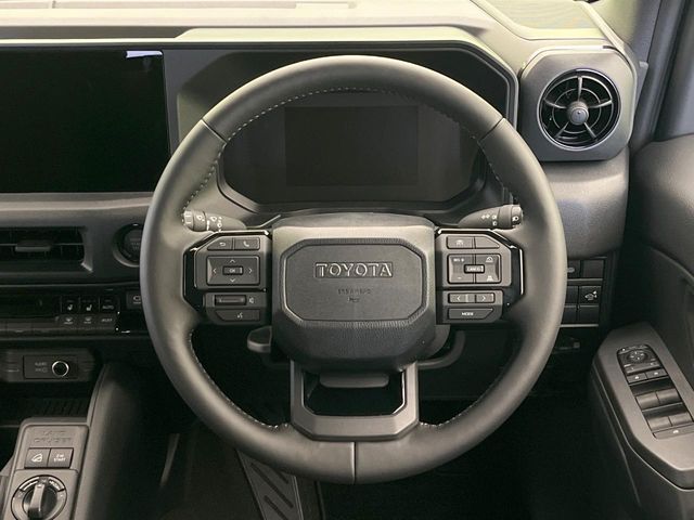 Toyota Land Cruiser FJ 11