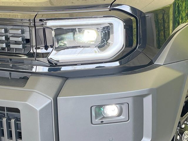 Toyota Land Cruiser FJ 12