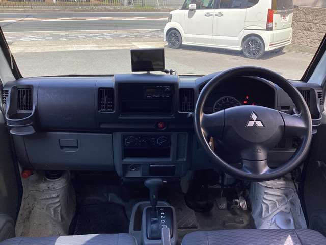 Mitsubishi Minicab Van 8