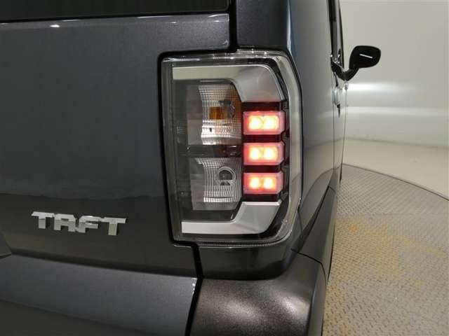 Daihatsu Taft 11