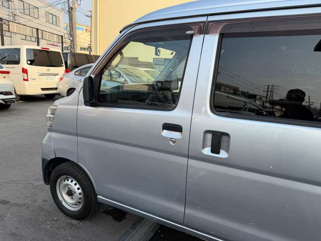 Daihatsu Hijet Cargo 11