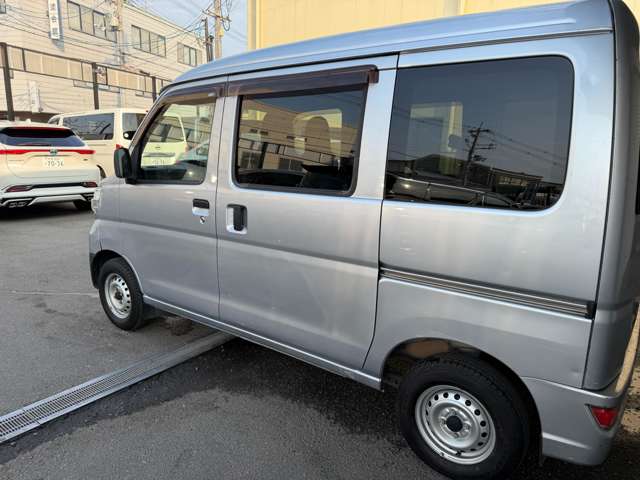 Daihatsu Hijet Cargo 12