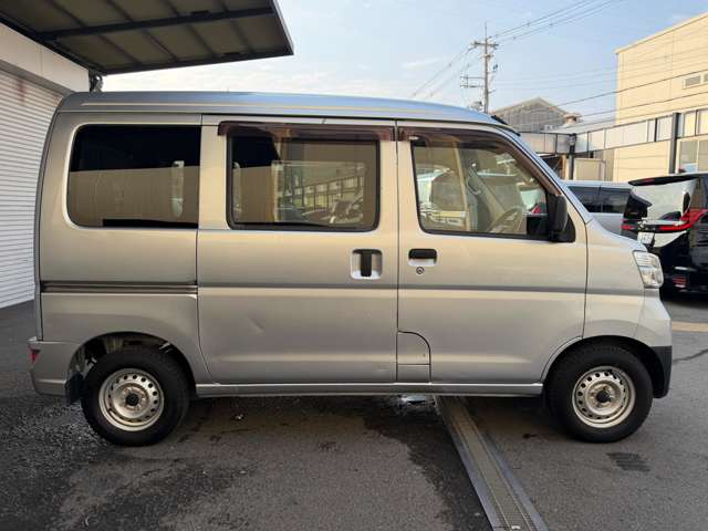 Daihatsu Hijet Cargo 6