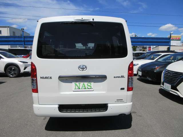 Toyota Hiace Van 7