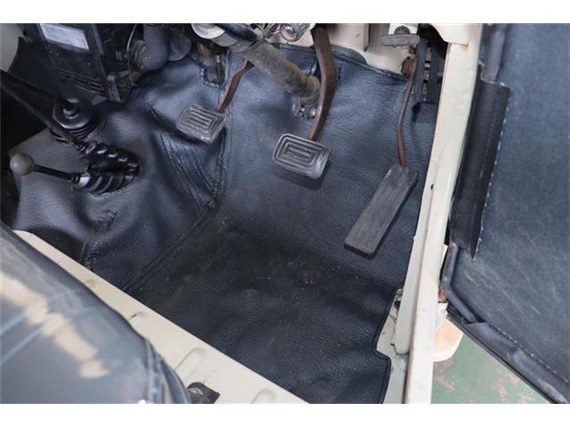 Mitsubishi Jeep 11