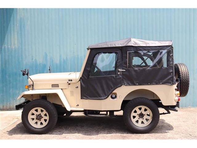 Mitsubishi Jeep 5