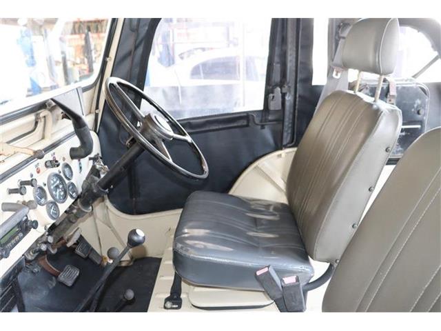 Mitsubishi Jeep 6