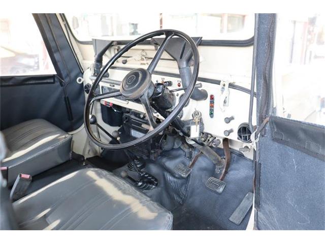 Mitsubishi Jeep 10