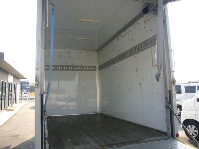 Isuzu Elf 8