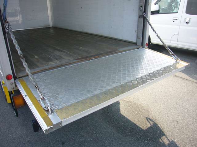 Isuzu Elf 9