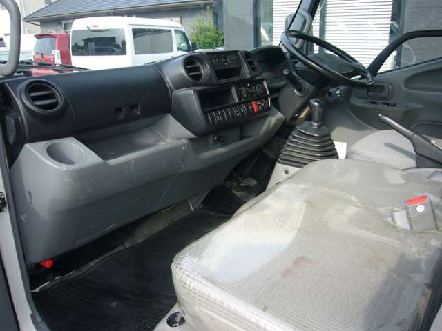 Hino Dutro 3