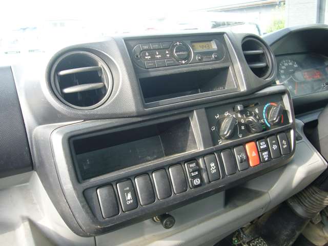 Hino Dutro 4