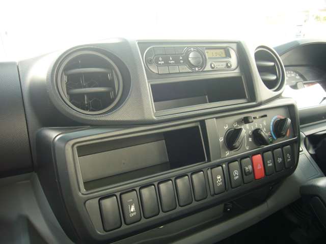 Hino Dutro 4